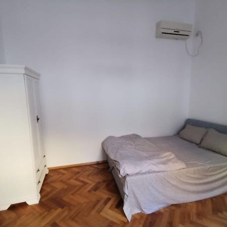 Silent Downtown Apartment Arad Exterior photo